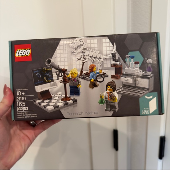 NEW LEGO Research Institute 21110 Retired Set - Picture 2 of 5